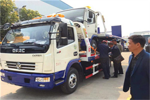 海口汽车道路救援拖车价格